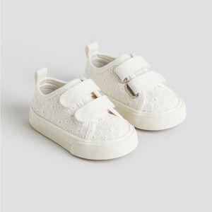 H&M Canvas Cotton Eyelets Sneaker size 7